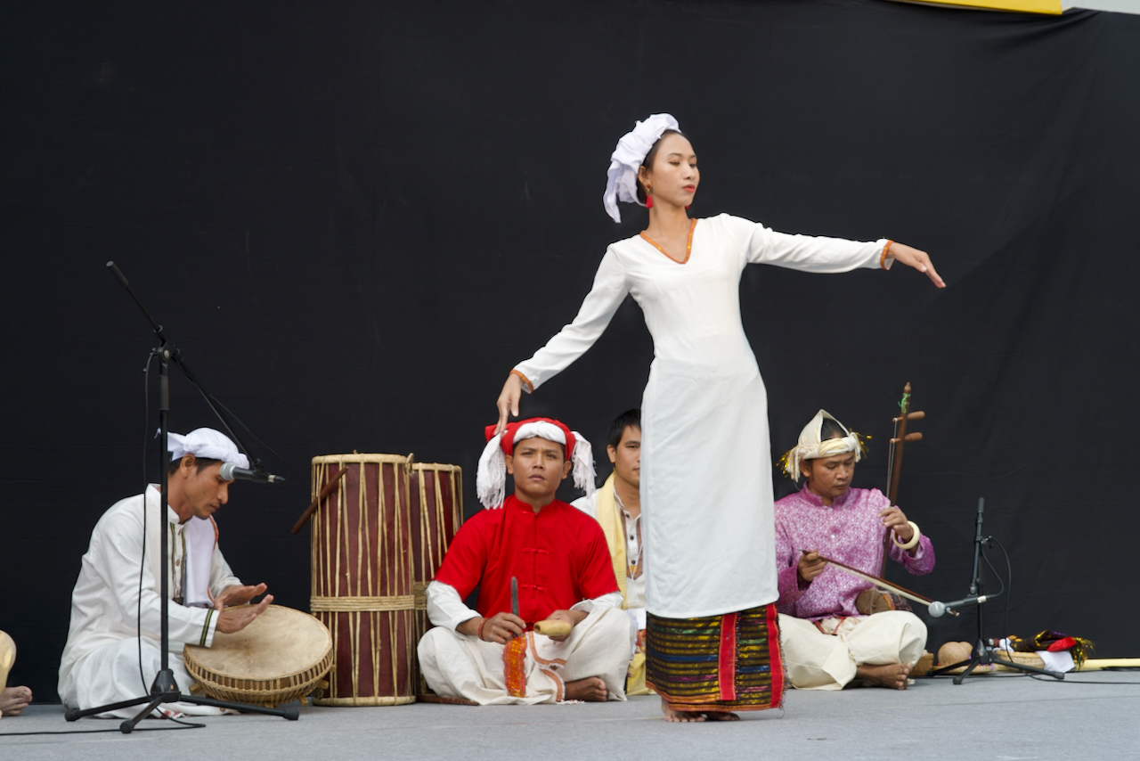 VOL.207 チャム民族の伝統舞踊 「カヴォム・キム・ナム・クルン」の来